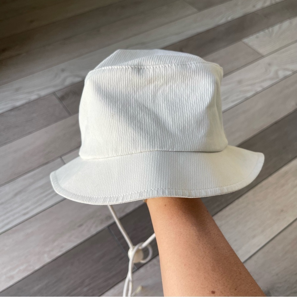 lululemon athletica White Bucket Hat - Picture 3 of 6